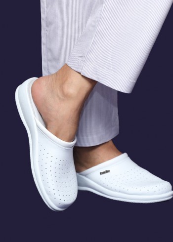 Comfortable shoes for housekeeper