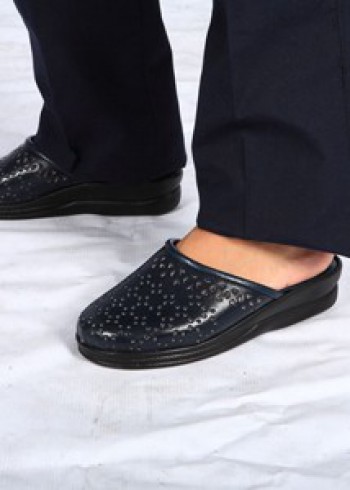 Slipper closed Black
